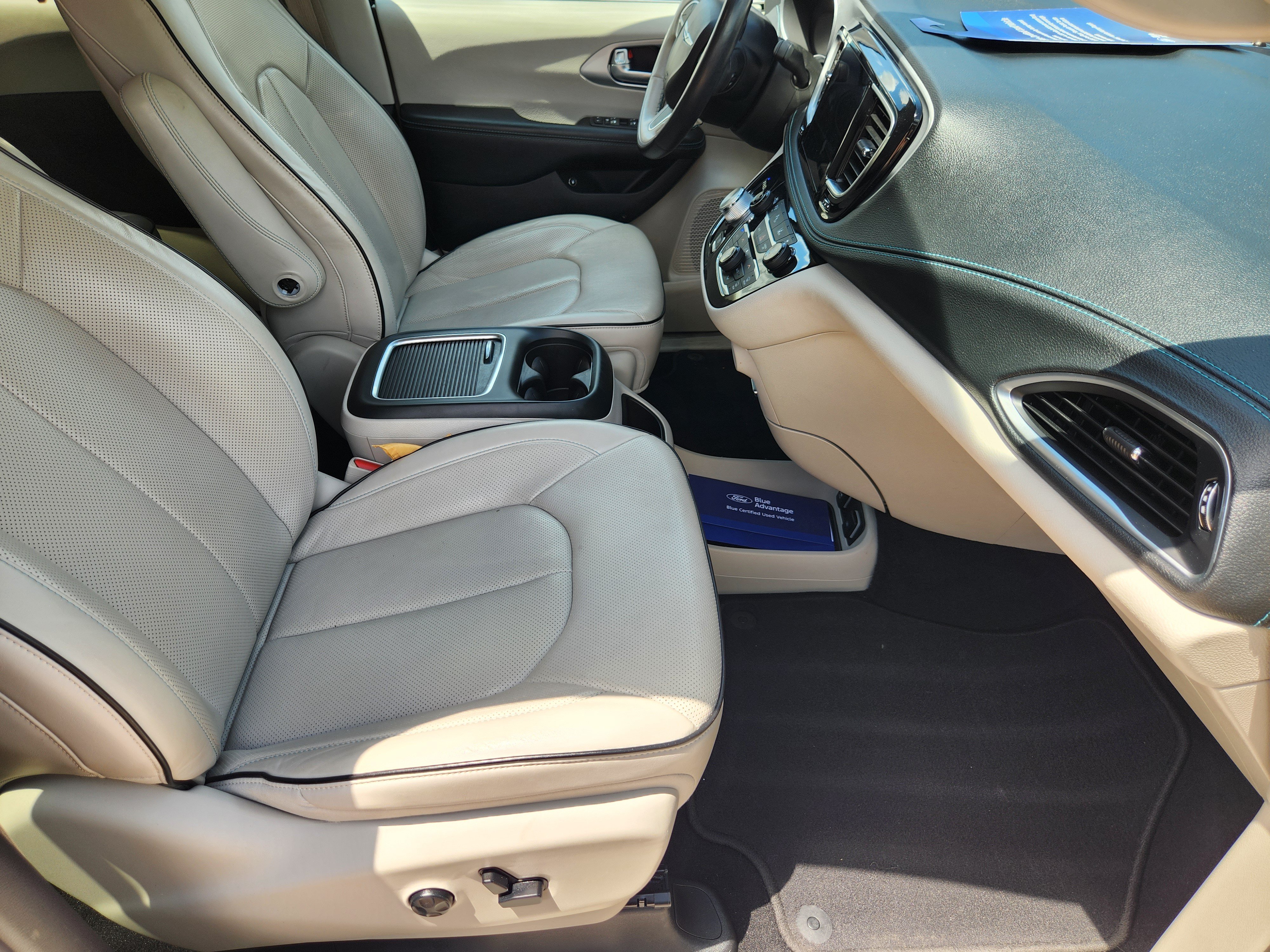 Used 2020 Chrysler Pacifica Limited w/ Advanced Safetytec Group FWD image 10