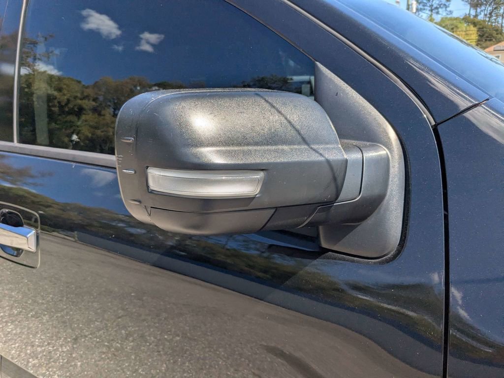 Used 2017 Nissan Titan SV image 11