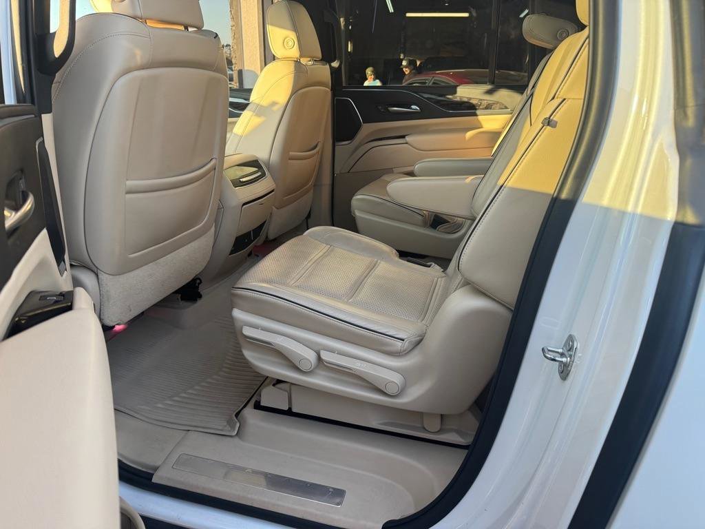 Used 2021 Cadillac Escalade ESV Premium Luxury AWD/4WD image 22