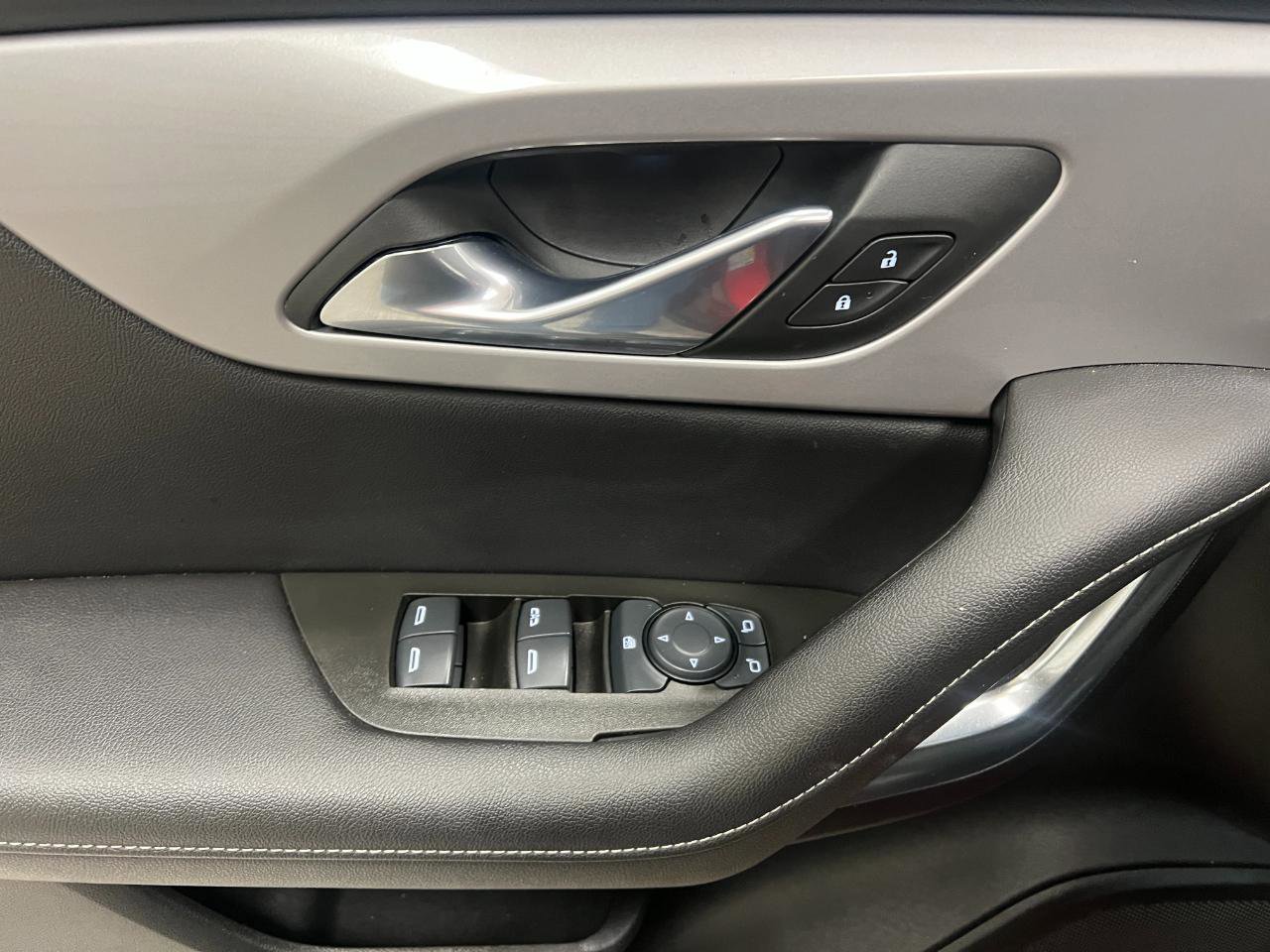 Used 2025 Chevrolet Blazer LT image 25