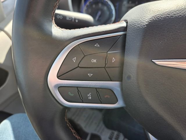 Used 2018 Chrysler Pacifica Touring-L FWD image 18