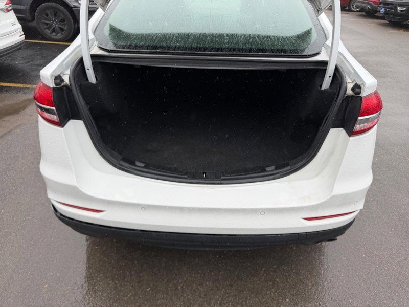 Used 2020 Ford Fusion SE image 6