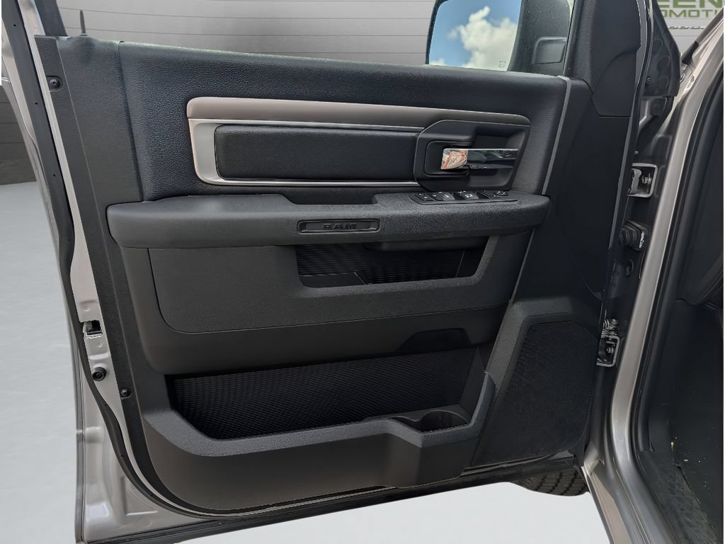 Used 2024 RAM 1500 Classic Warlock AWD/4WD image 15