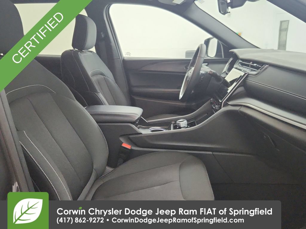 Used 2025 Jeep Grand Cherokee Laredo w/ Luxury Tech Group I AWD/4WD image 30