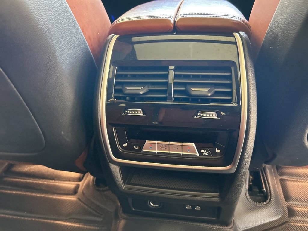 Used 2022 BMW X7 M50i image 32