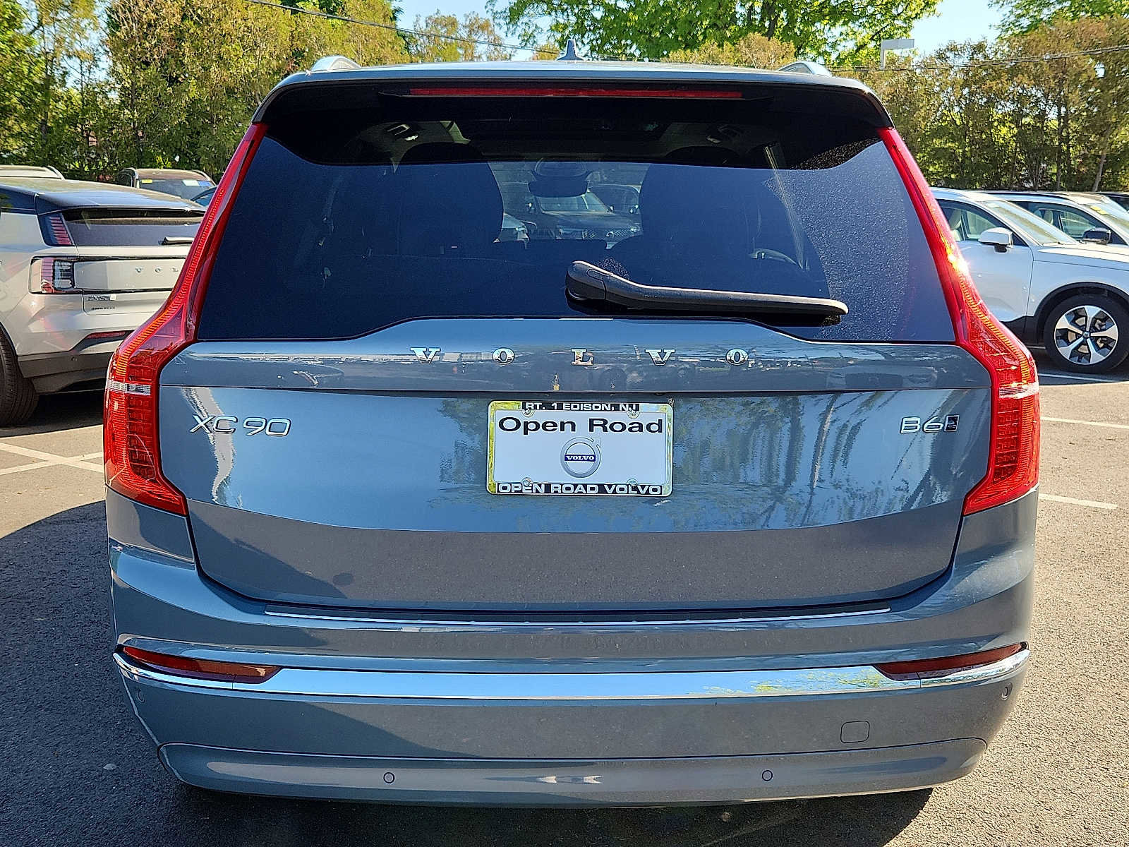 Certified 2023 Volvo XC90 B6 Ultimate w/ Protection Package Premier AWD/4WD image 5