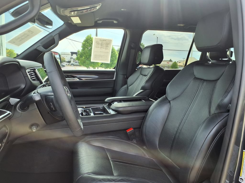 Used 2024 Jeep Wagoneer 4WD image 16