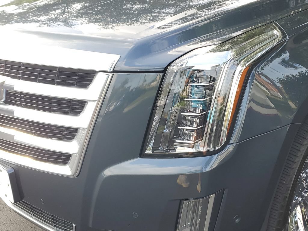 Used 2020 Cadillac Escalade Luxury AWD/4WD image 10