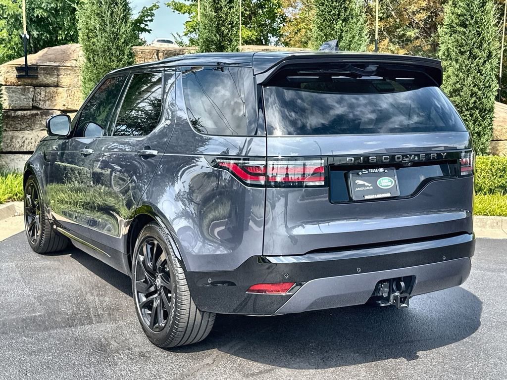 Certified 2025 Land Rover Discovery Dynamic SE image 3