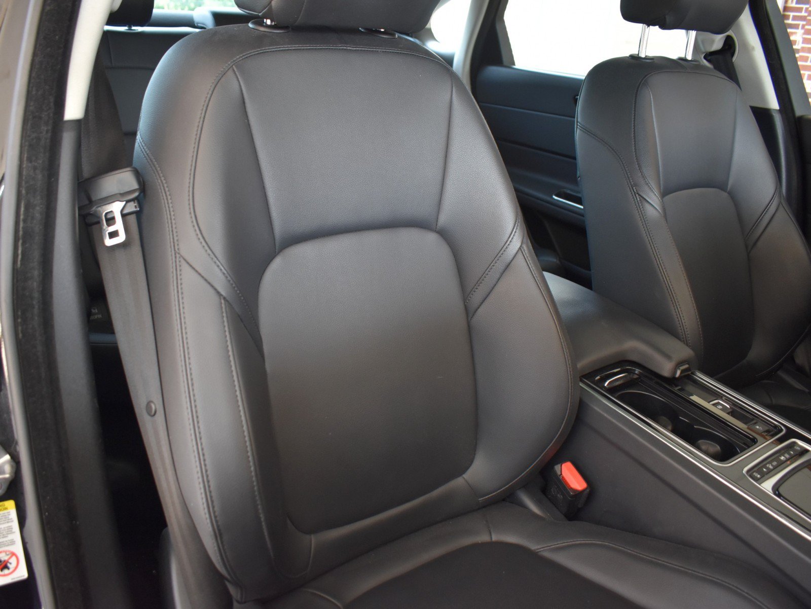 Used 2018 Jaguar XF AWD image 42