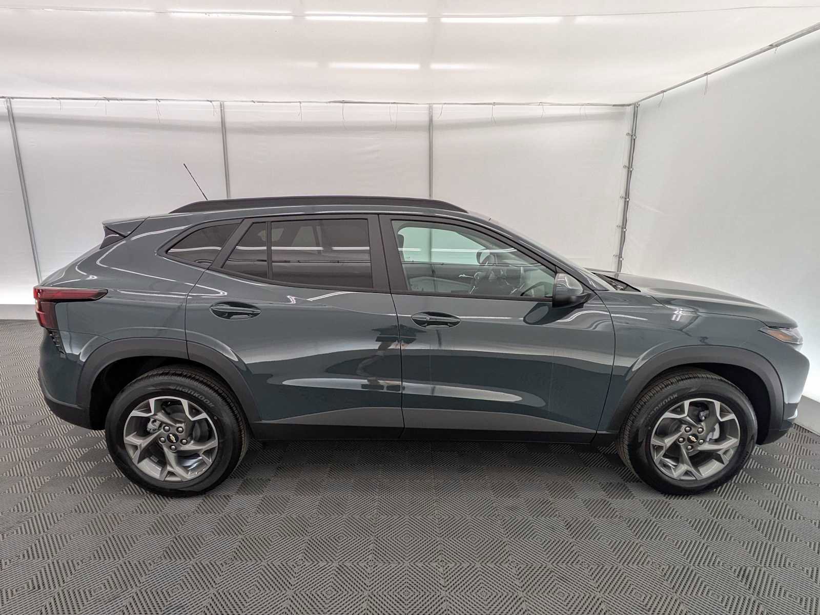 New 2026 Chevrolet Trax LT w/ Driver Confidence Package FWD image 7