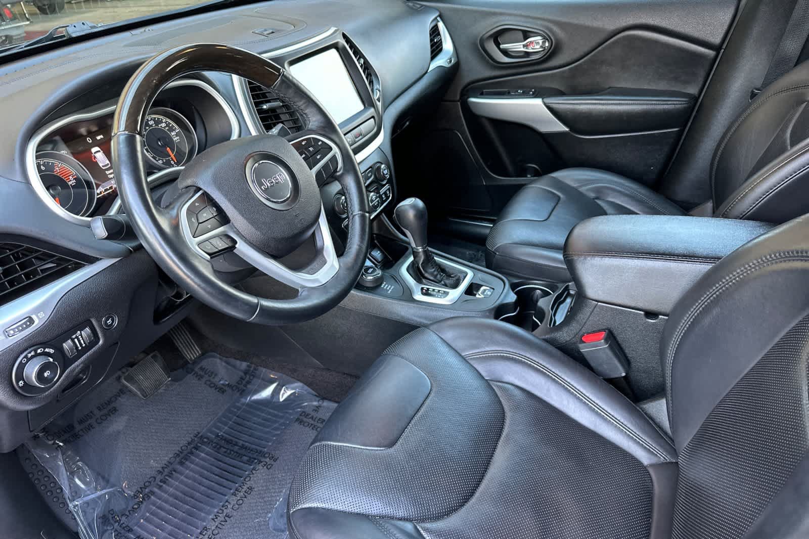 Used 2018 Jeep Cherokee Overland AWD/4WD image 11