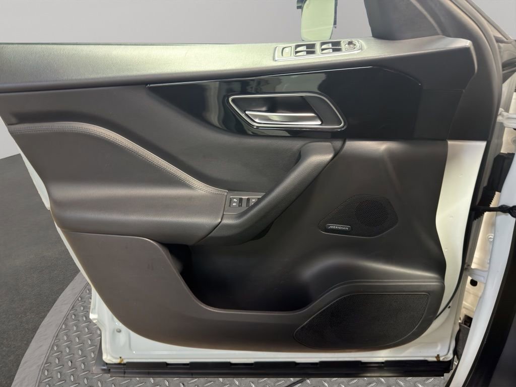 Used 2017 Jaguar F-PACE Premium AWD/4WD image 16