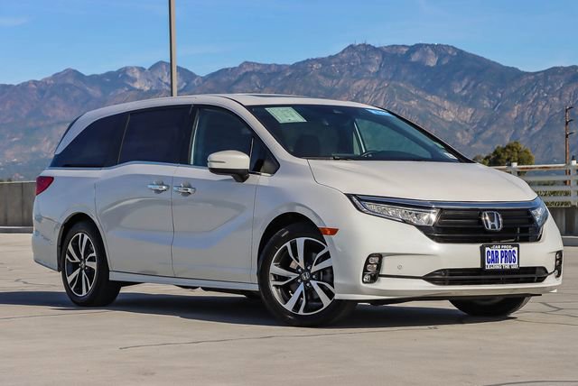Certified 2024 Honda Odyssey Touring image 2