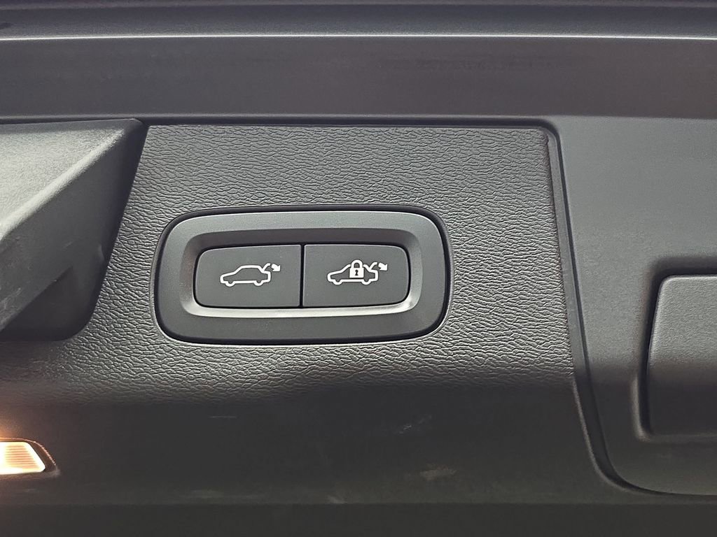 Used 2023 Volvo XC60 T8 Polestar image 16