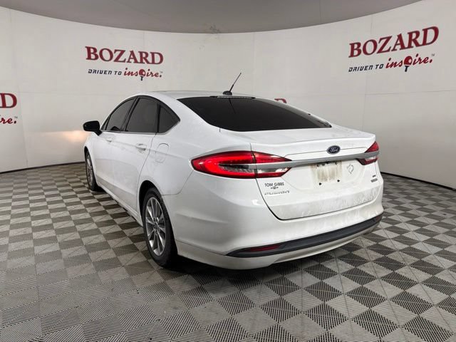 Used 2017 Ford Fusion SE FWD image 6