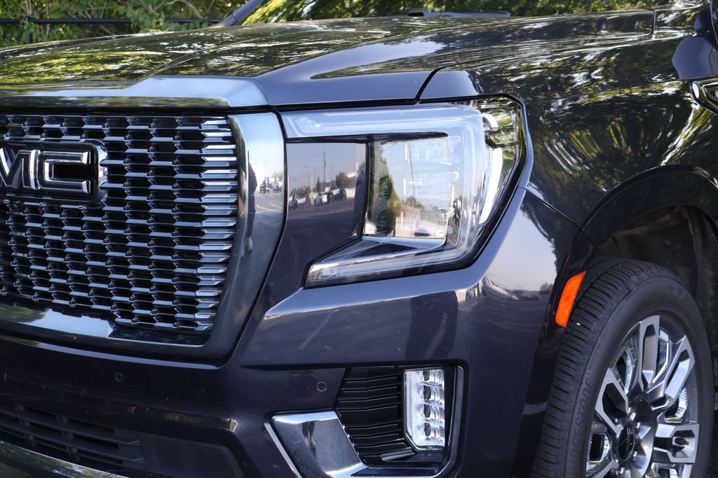 Certified 2024 GMC Yukon Denali Ultimate w/ LPO, Floor Liner Package AWD/4WD image 3