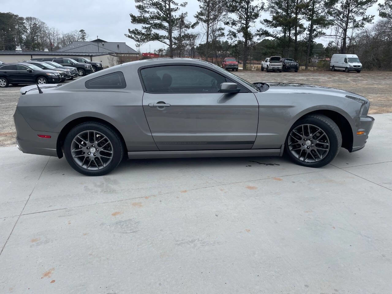 Used 2013 Ford Mustang Premium RWD image 4
