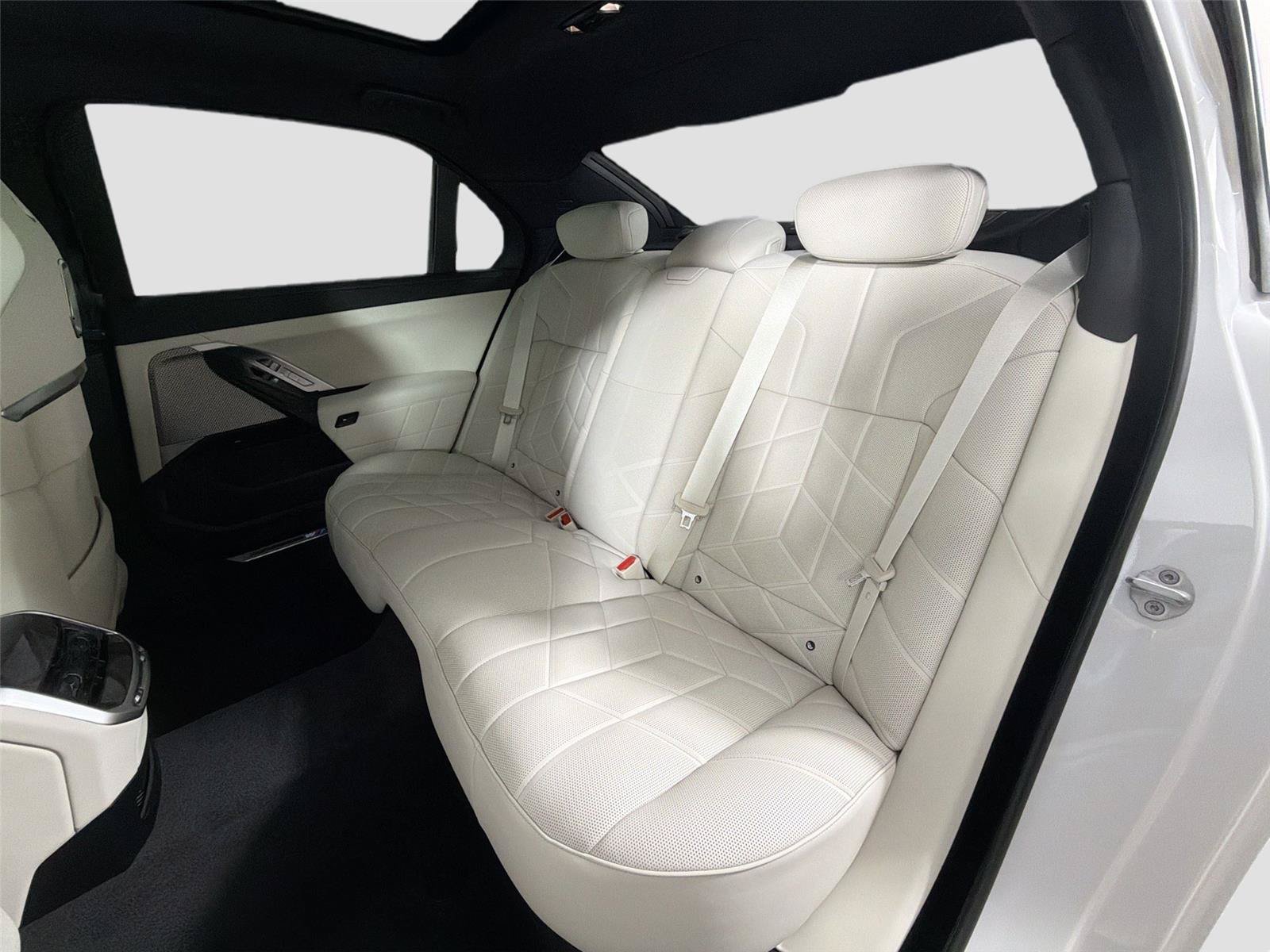 New 2026 BMW 750e xDrive AWD/4WD image 23