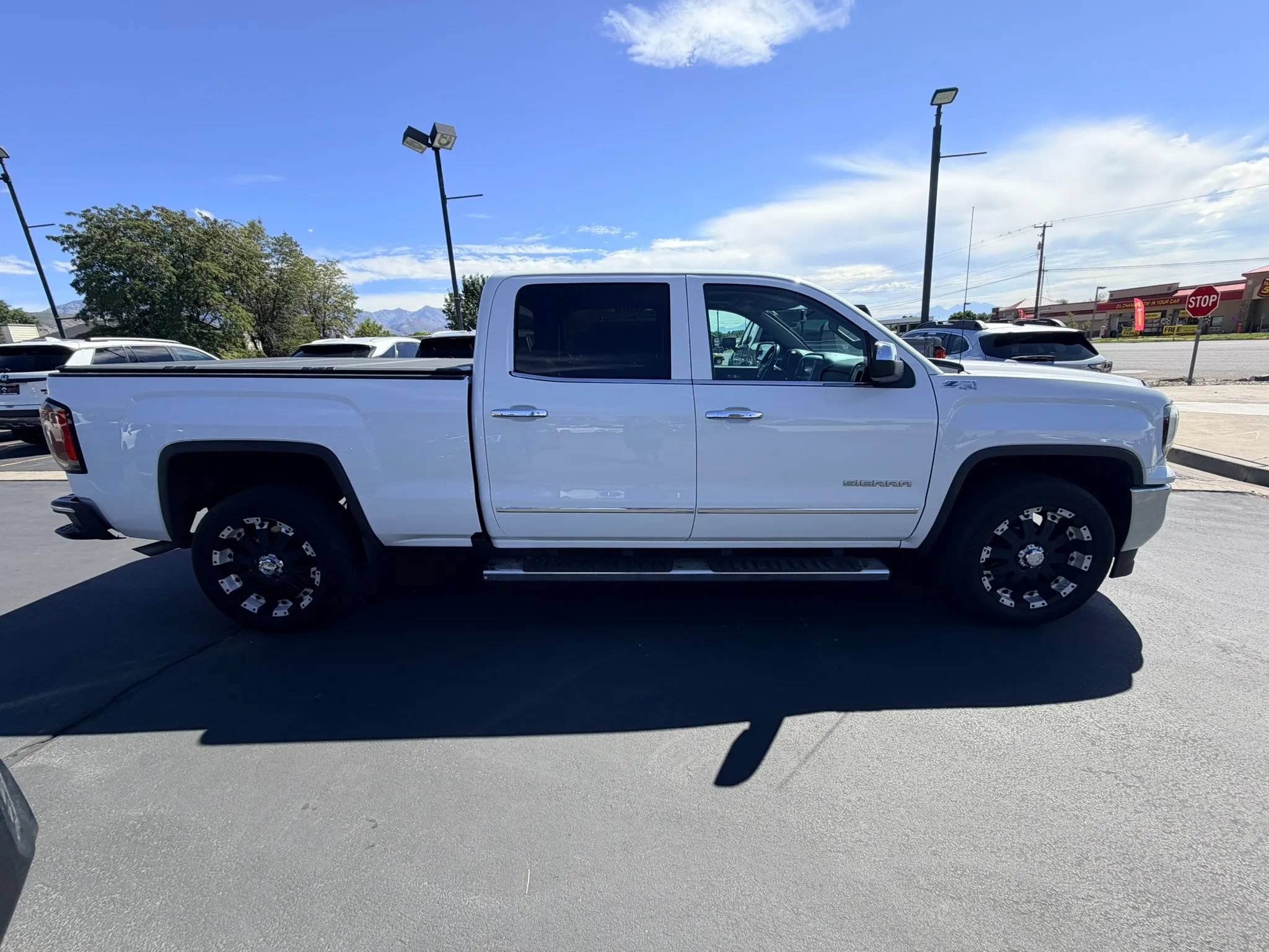 Used 2018 GMC Sierra 1500 SLT w/ SLT Premium Package AWD/4WD image 3