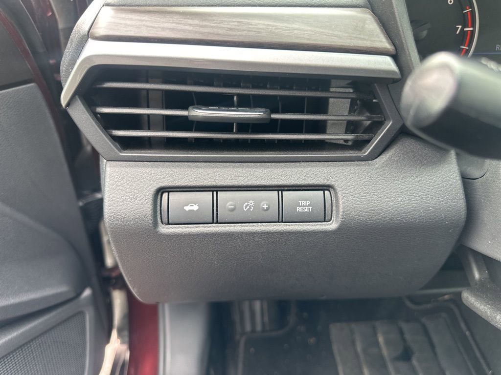 Used 2025 Nissan Altima 2.5 SV AWD/4WD image 28