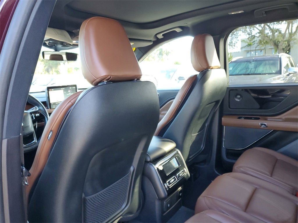 Certified 2023 Lincoln Aviator Reserve w/ Equipment Group 201A image 10