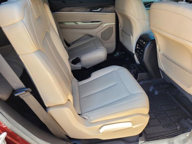 Used 2024 Jeep Grand Cherokee L Limited w/ Luxury Tech Group II AWD/4WD image 29
