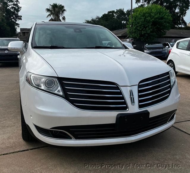 Used 2019 Lincoln MKT AWD image 3