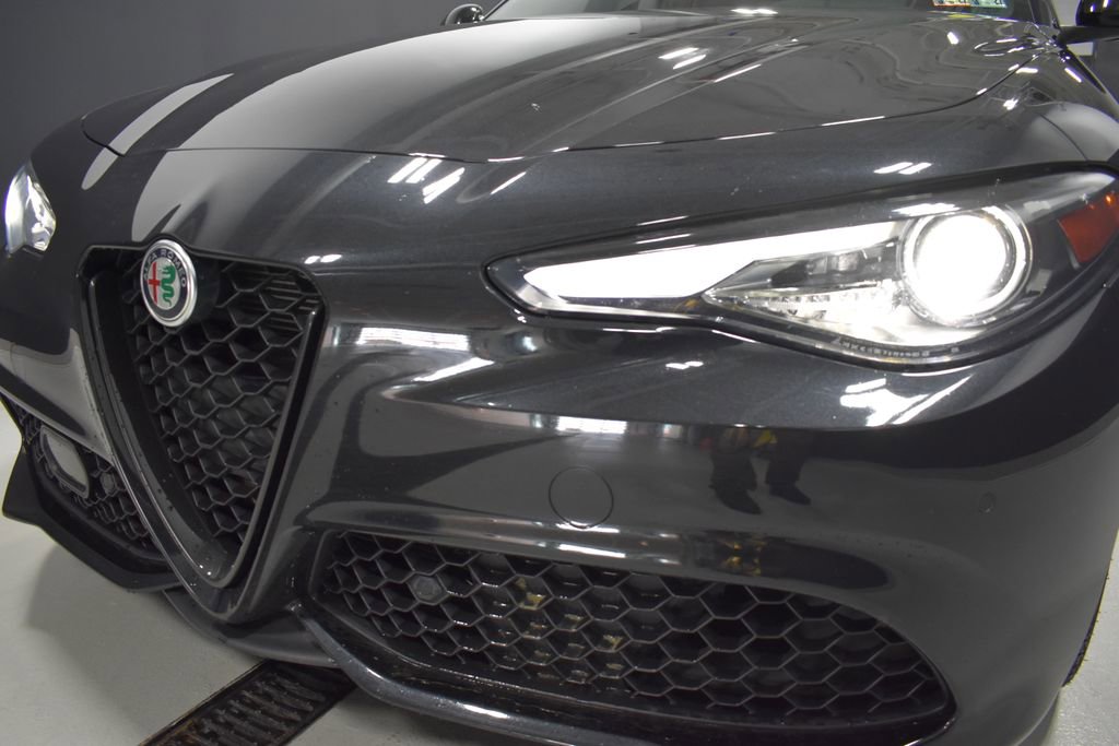 Used 2022 Alfa Romeo Giulia Veloce image 11