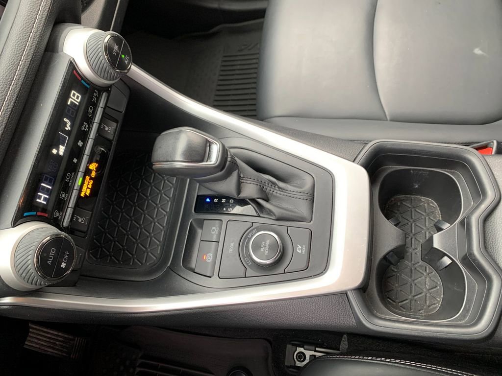 Used 2021 Toyota RAV4 XLE Premium image 23