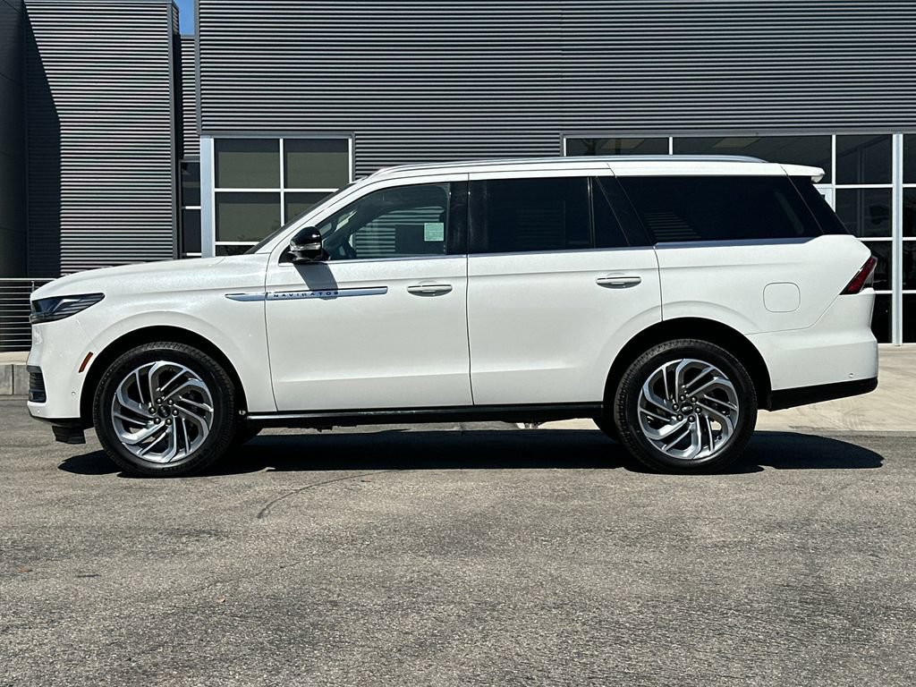 Certified 2025 Lincoln Navigator Reserve AWD/4WD image 6