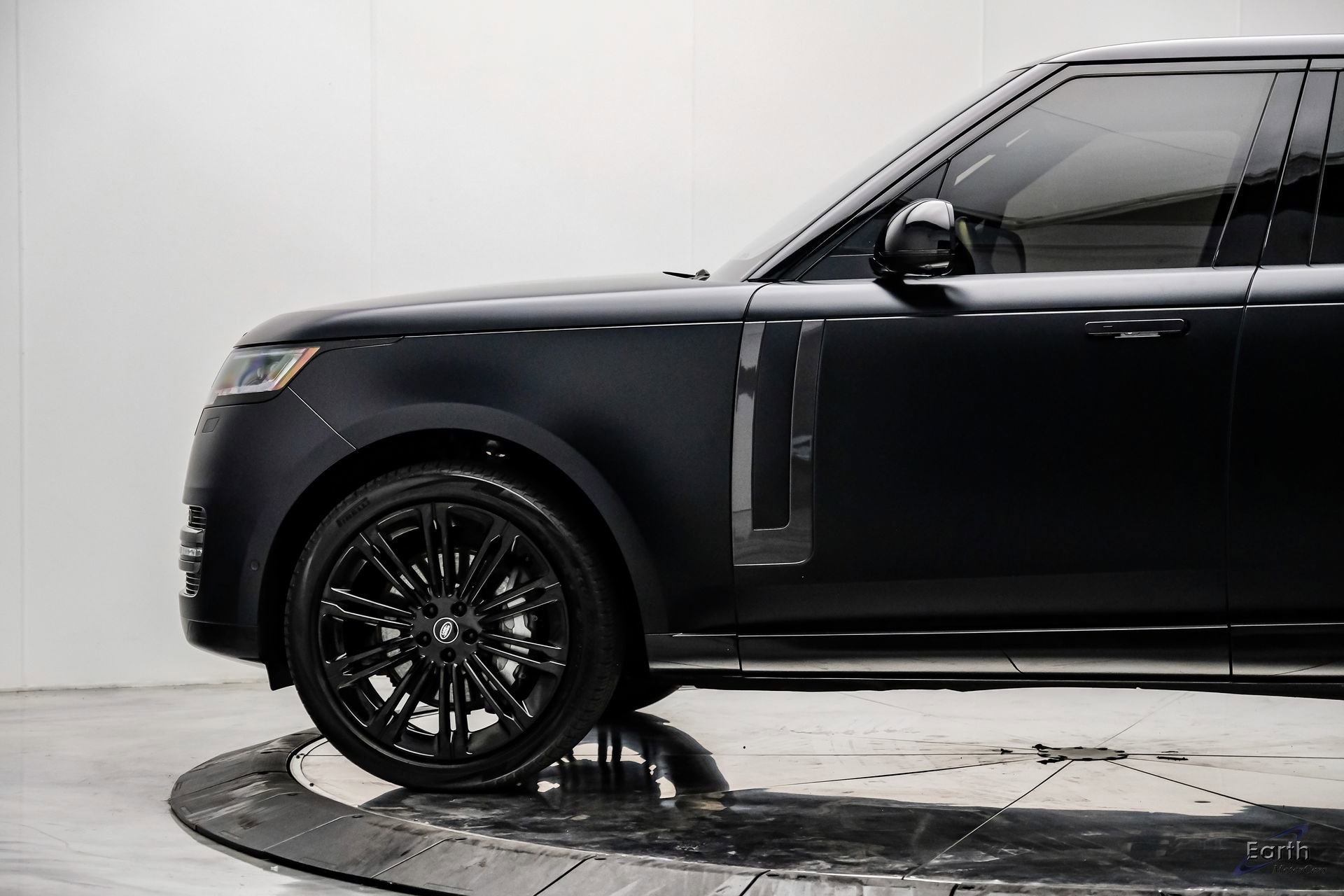 Used 2023 Land Rover Range Rover SE image 8