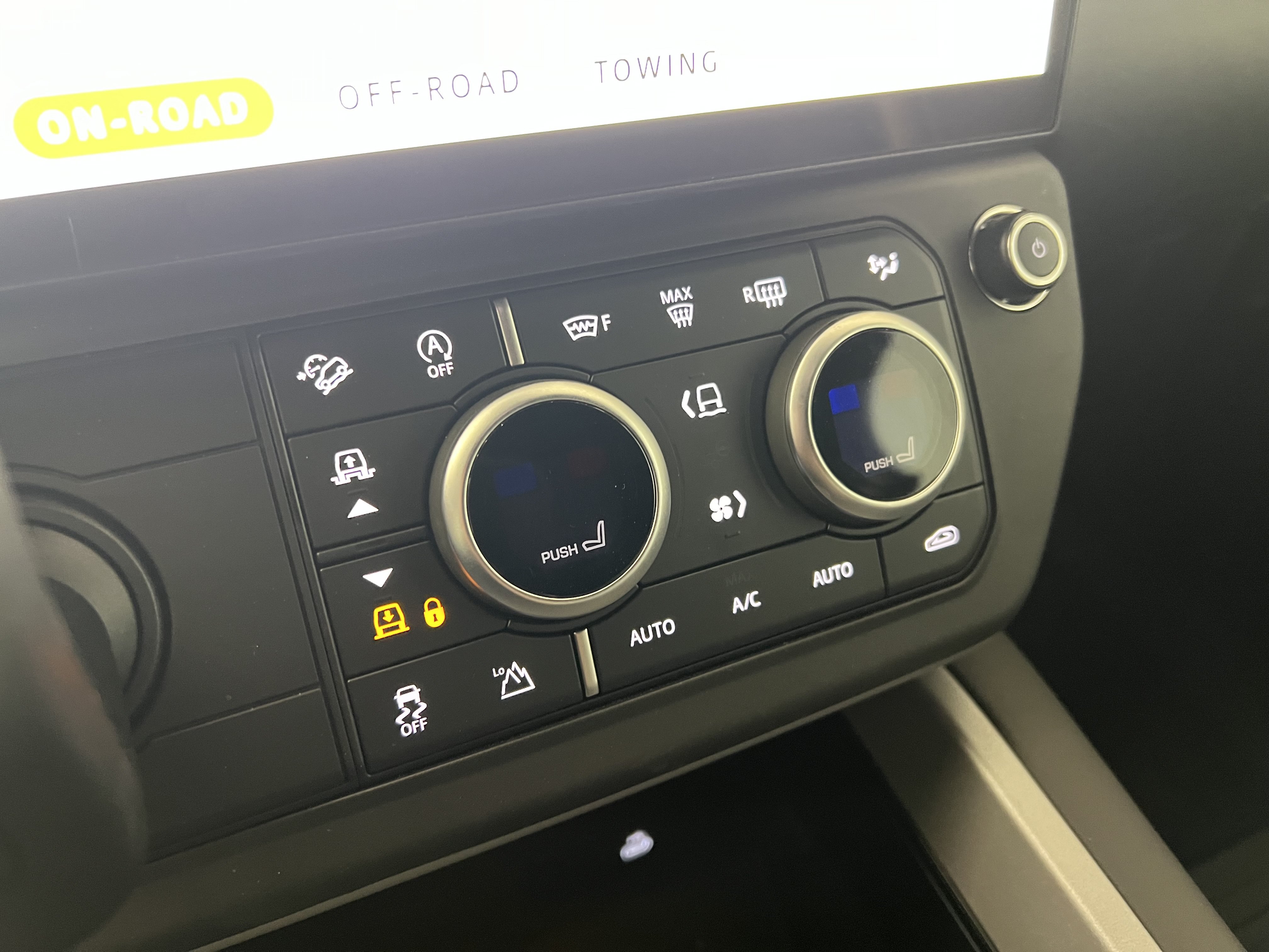 Used 2026 Land Rover Defender 90 V8 AWD/4WD image 32
