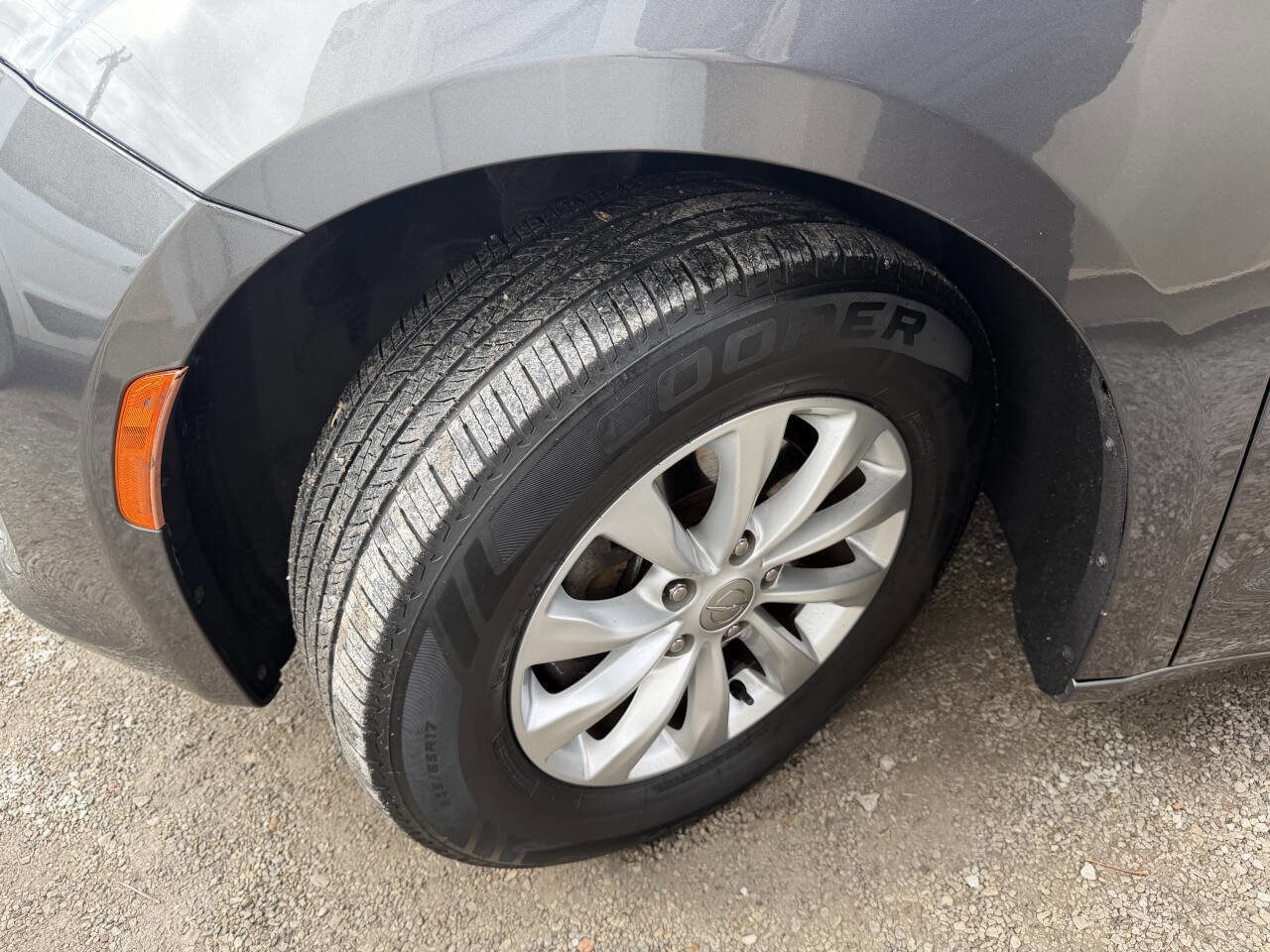 Used 2018 Chrysler Pacifica Touring-L image 20