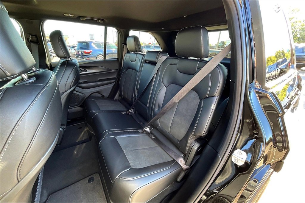 New 2025 Jeep Grand Cherokee Altitude image 10