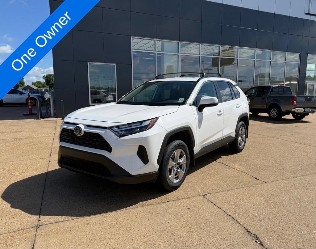 Used 2022 Toyota RAV4 XLE FWD image 1