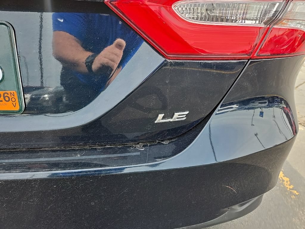 Used 2018 Toyota Camry LE FWD image 5