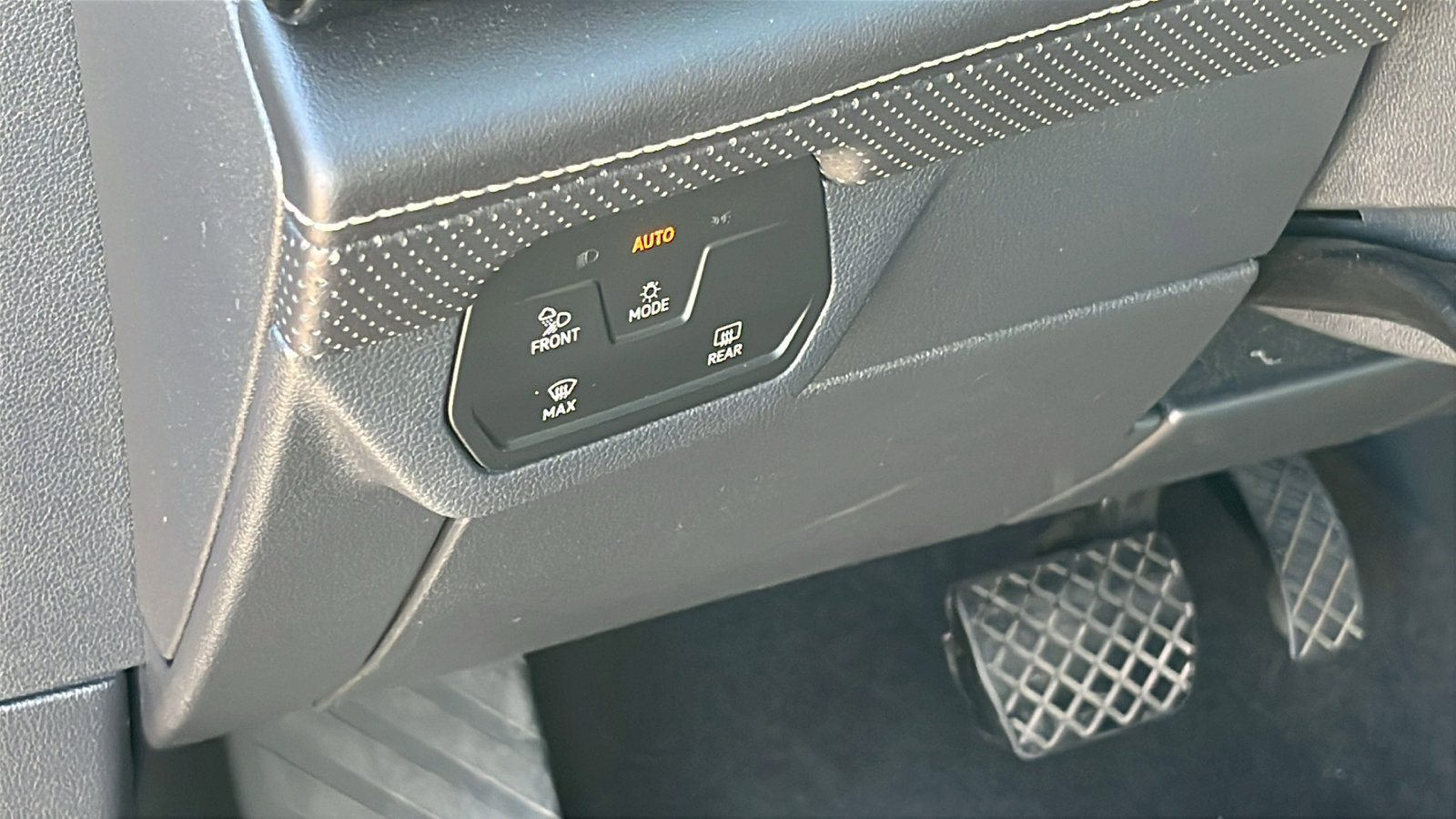 Used 2024 Volkswagen Atlas SE image 13