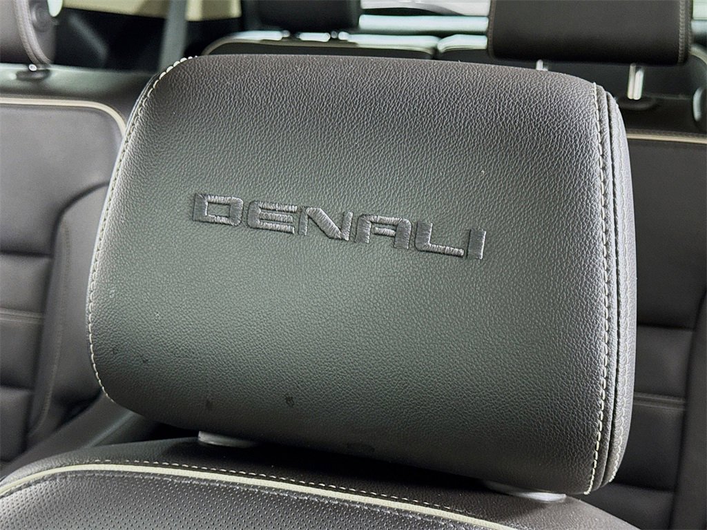 Used 2019 GMC Acadia Denali image 17