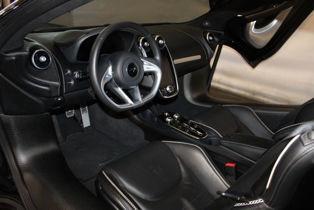 Used 2022 McLaren GT image 16