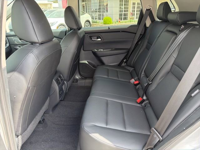 Used 2025 Nissan Rogue SV w/ SV Premium Package image 11
