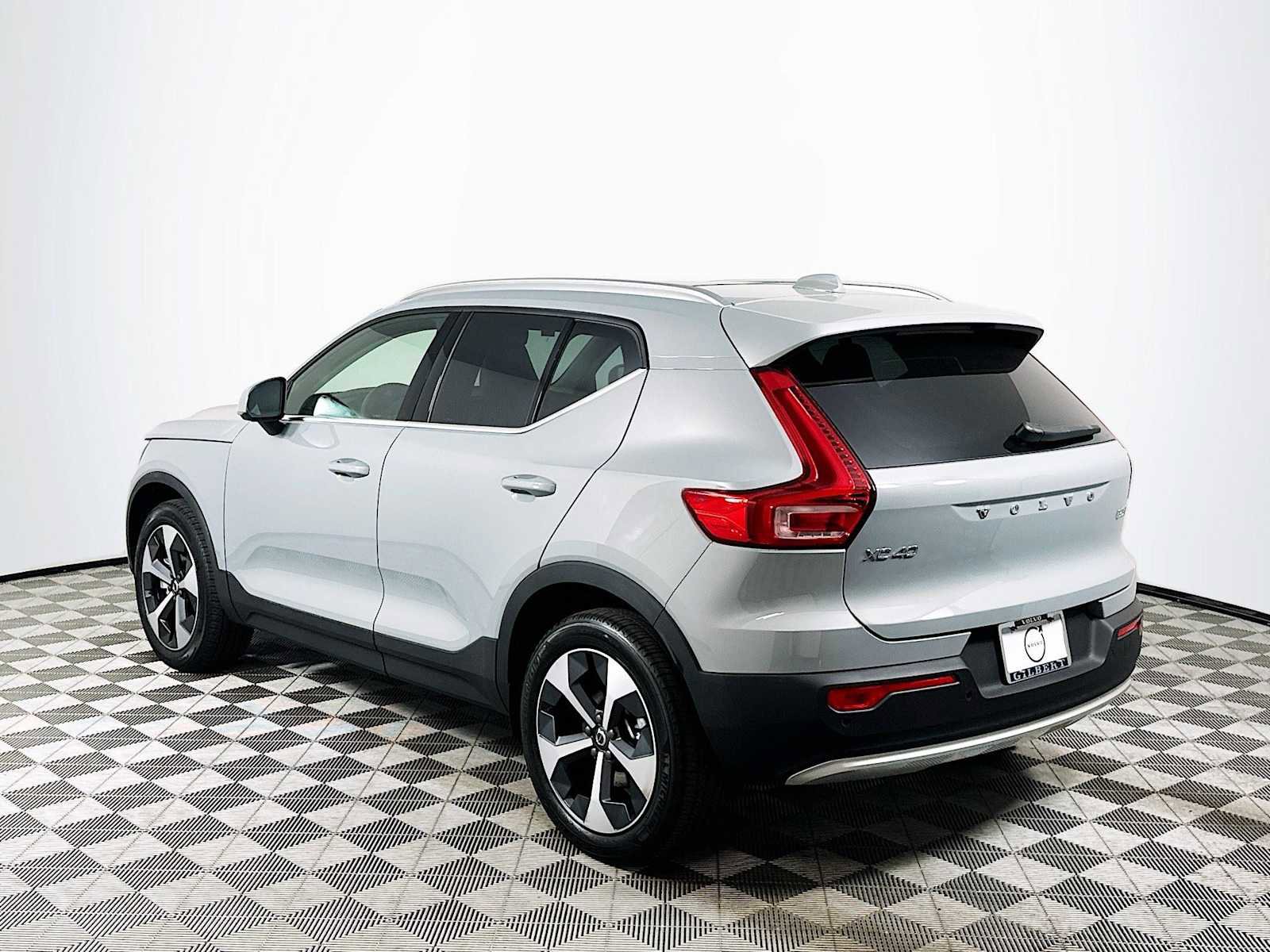 Used 2025 Volvo XC40 B5 Core w/ Climate Package image 5