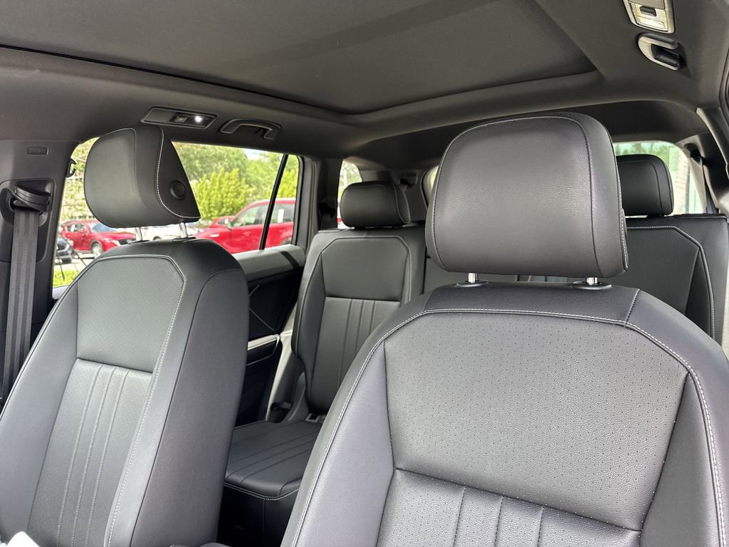 Used 2023 Volkswagen Tiguan SE R-Line image 42