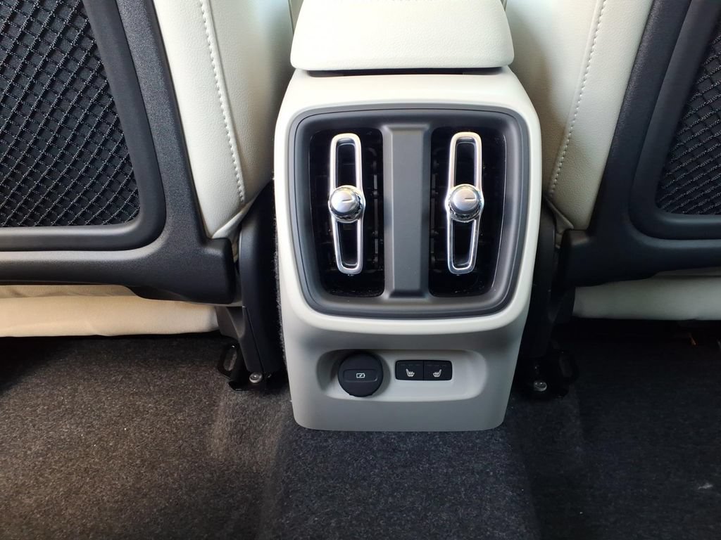 New 2026 Volvo XC40 B5 Plus w/ Climate Package AWD/4WD image 23