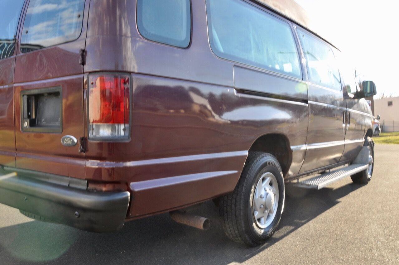 Used 2005 Ford E-350 and Econoline 350 XL RWD image 12