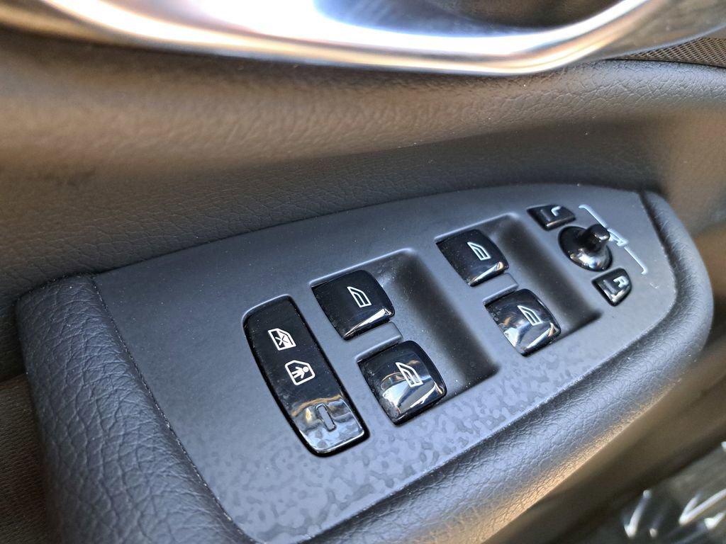 Used 2022 Volvo XC90 T6 Momentum w/ Climate Package image 21