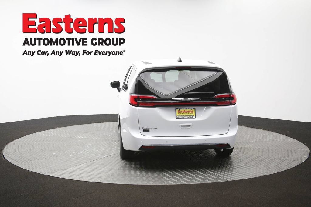 Used 2023 Chrysler Pacifica Touring-L FWD image 37