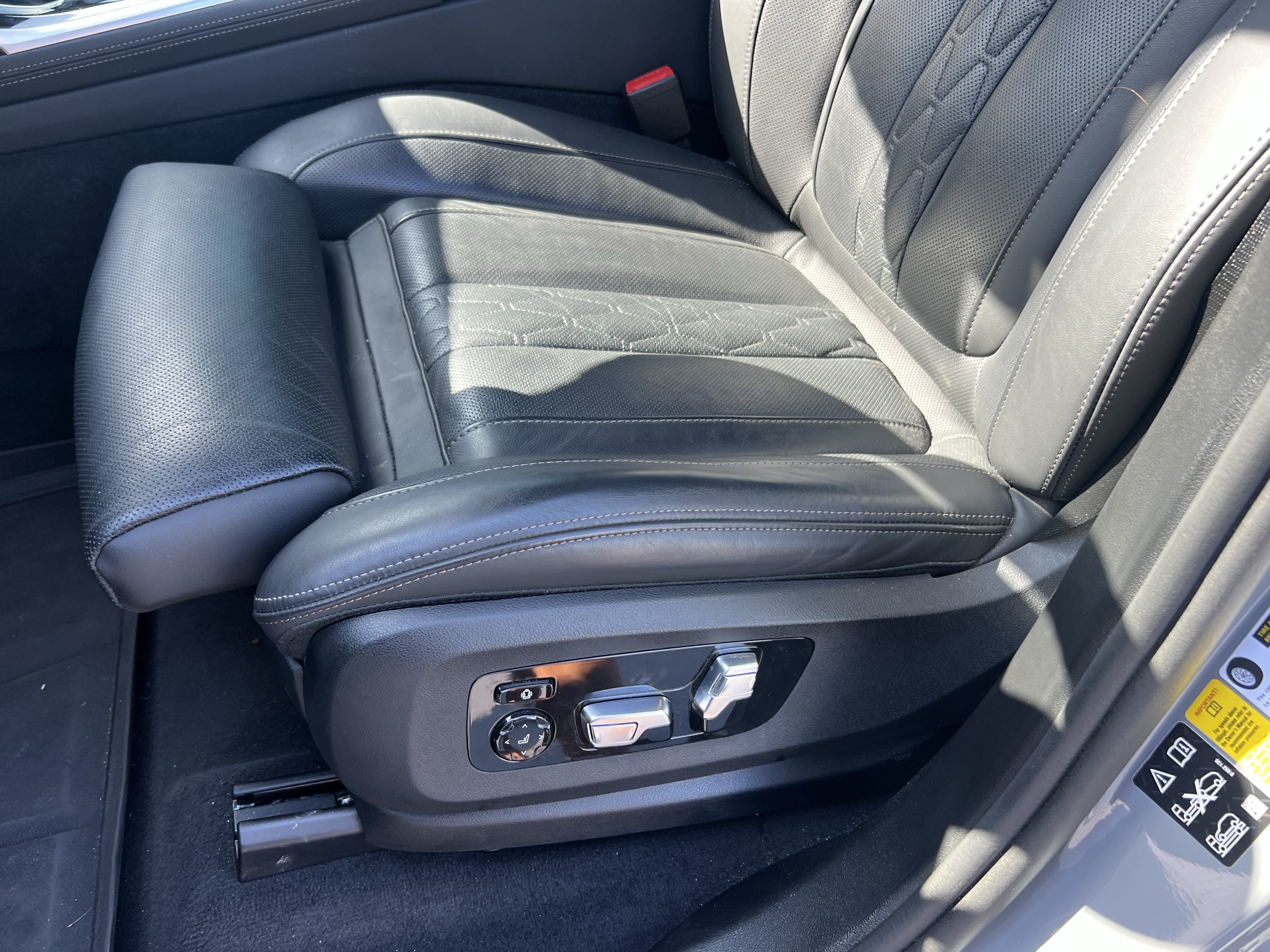 Used 2024 BMW X7 M60i w/ Executive Package AWD/4WD image 18