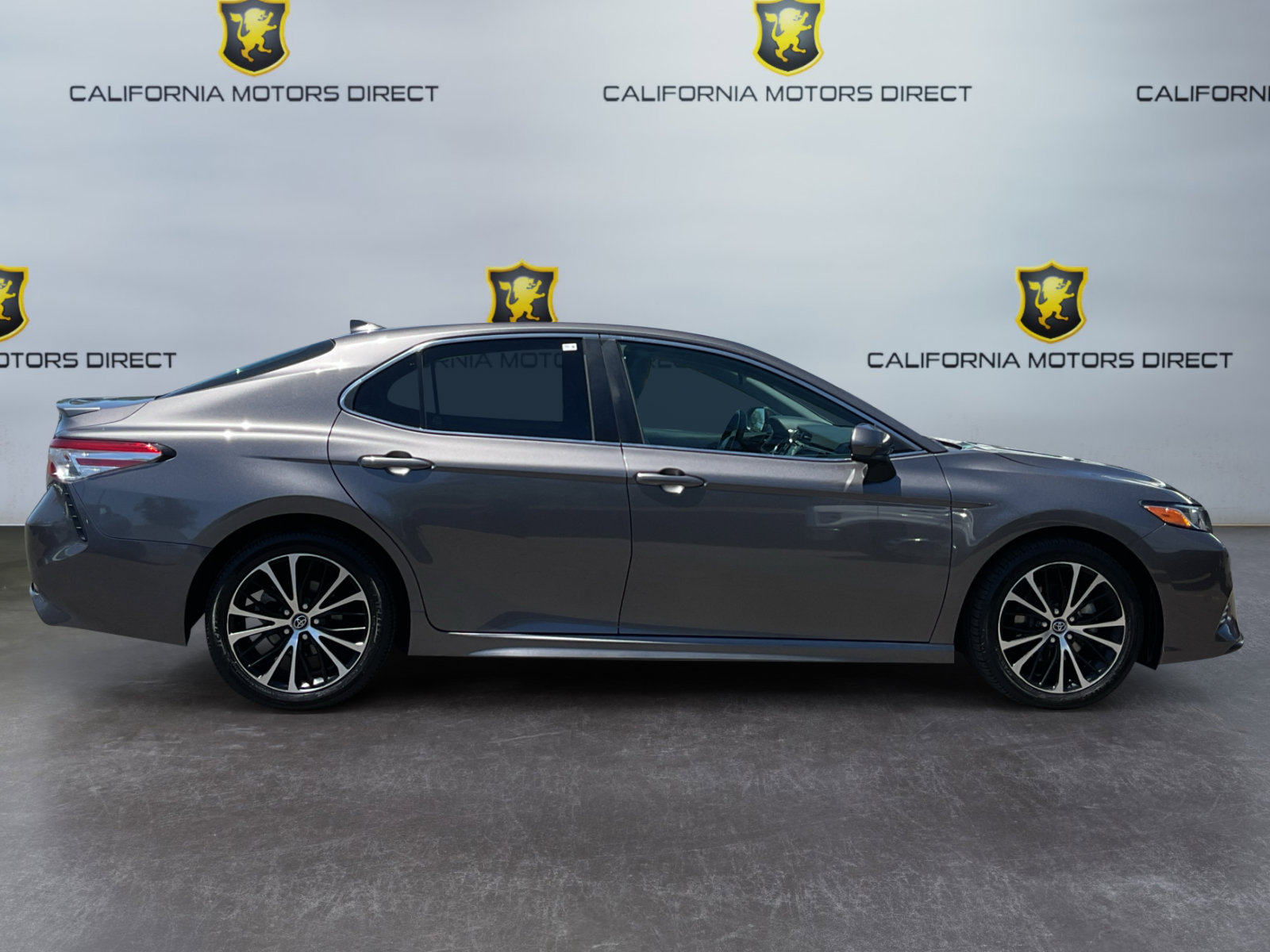 Used 2020 Toyota Camry SE w/ Carpet Mat Package FWD image 4