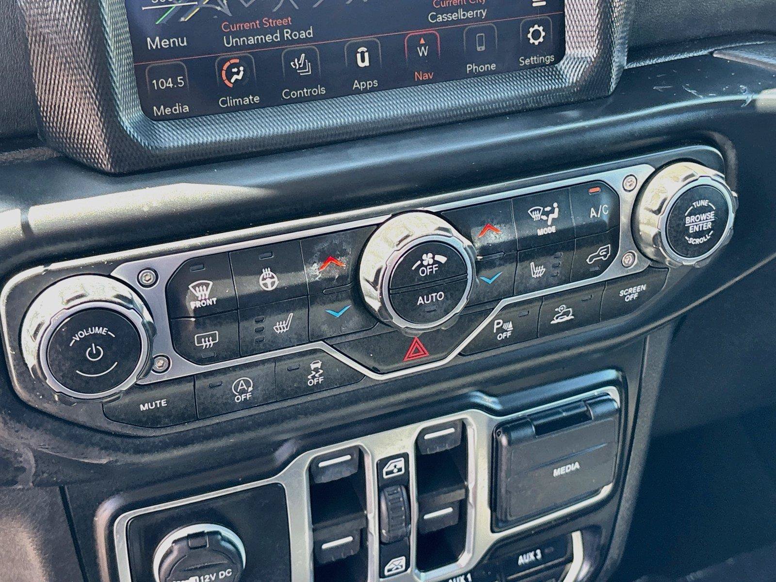 Used 2023 Jeep Gladiator Overland AWD/4WD image 16